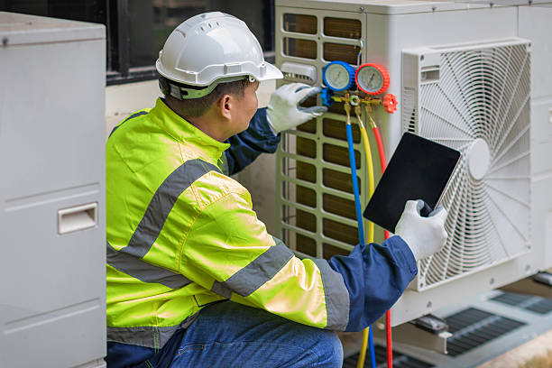 Professional Hvac technician working in Mexico, MO